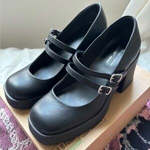 NWOT Y2K chunky heels with double strap